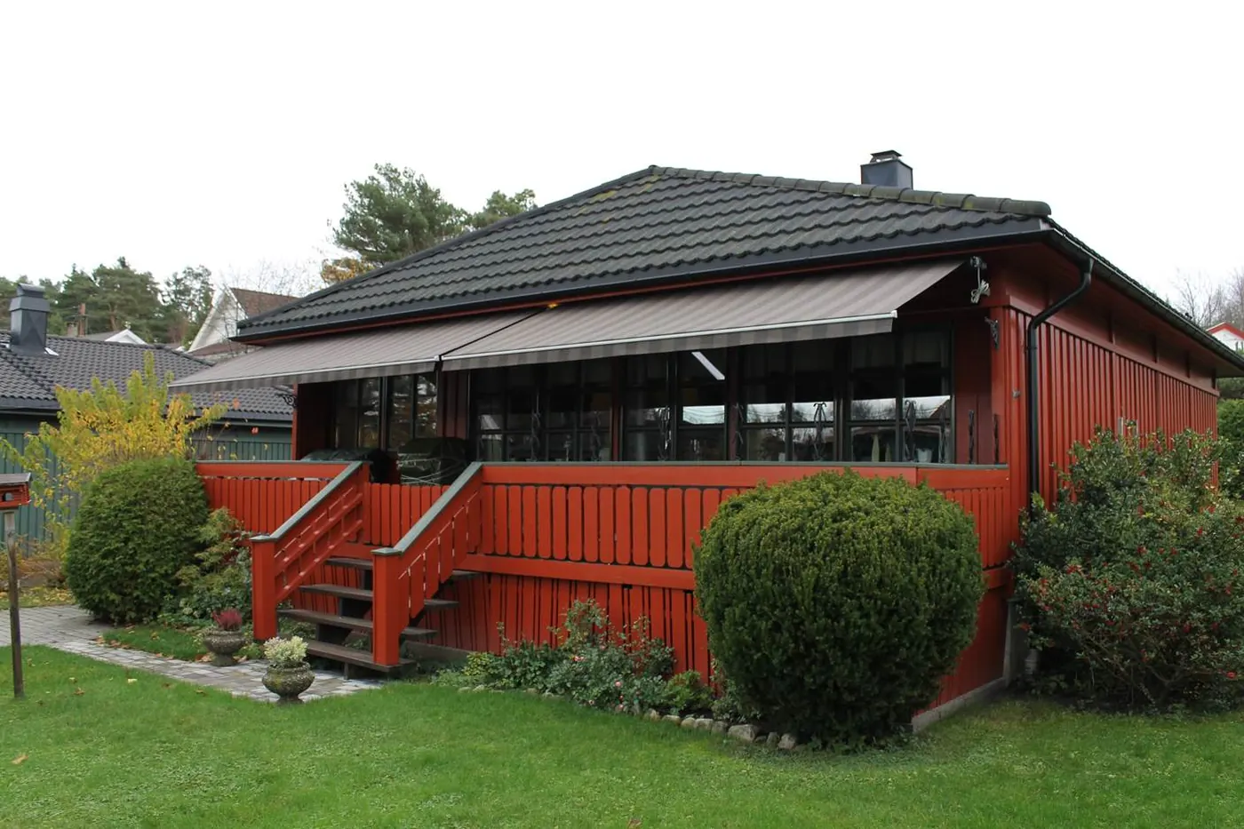 Terrassemarkise fra REX over uteplass ved bolig
